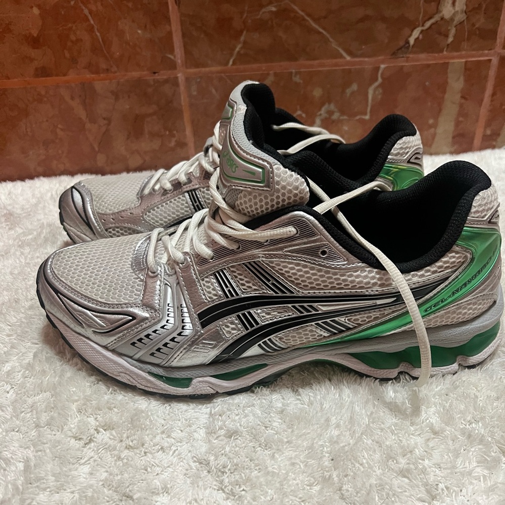 ASICS - Picture 2 of 5